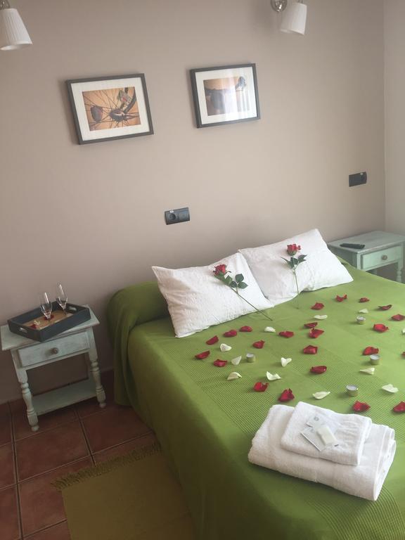 Hotel Restaurante Vinas Viejas Fuentes de Ayódar Exteriör bild