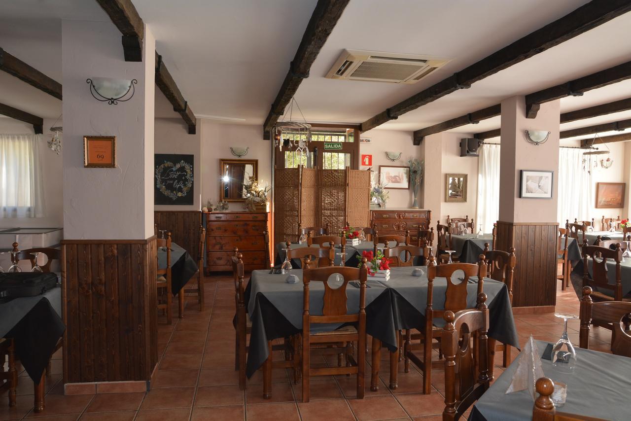 Hotel Restaurante Vinas Viejas Fuentes de Ayódar Exteriör bild